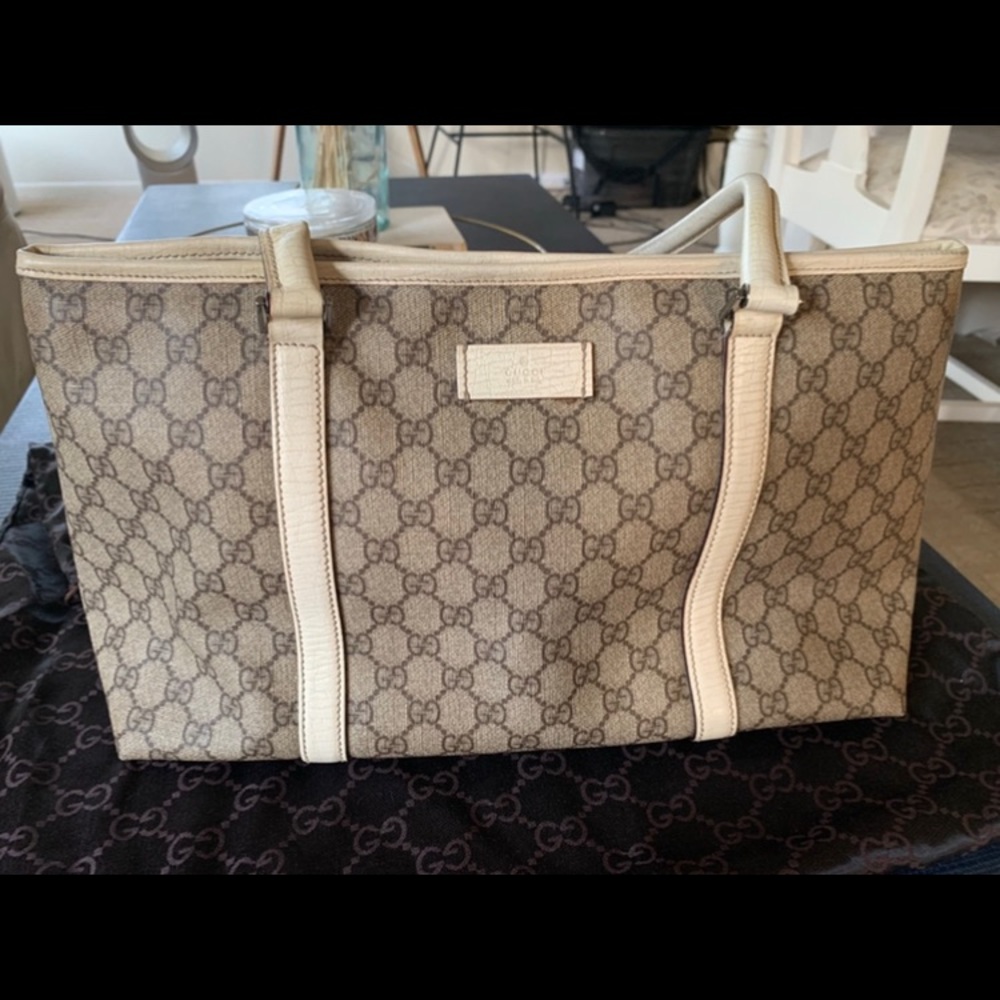 💯 Authentic Gucci Shoulder Bag.